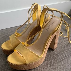 Super cute NEVER WORN yellow cork heels💛